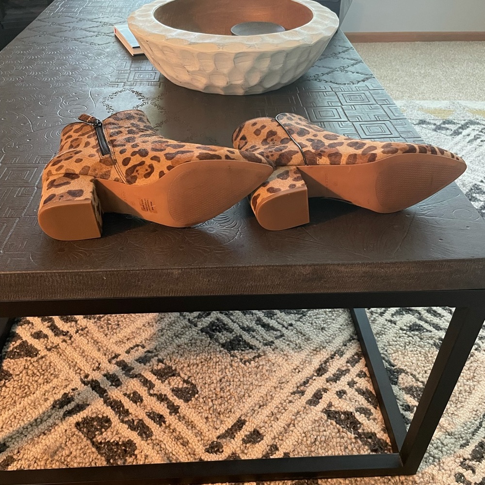 Leopard Print ankle bootie - Picture 2 of 5